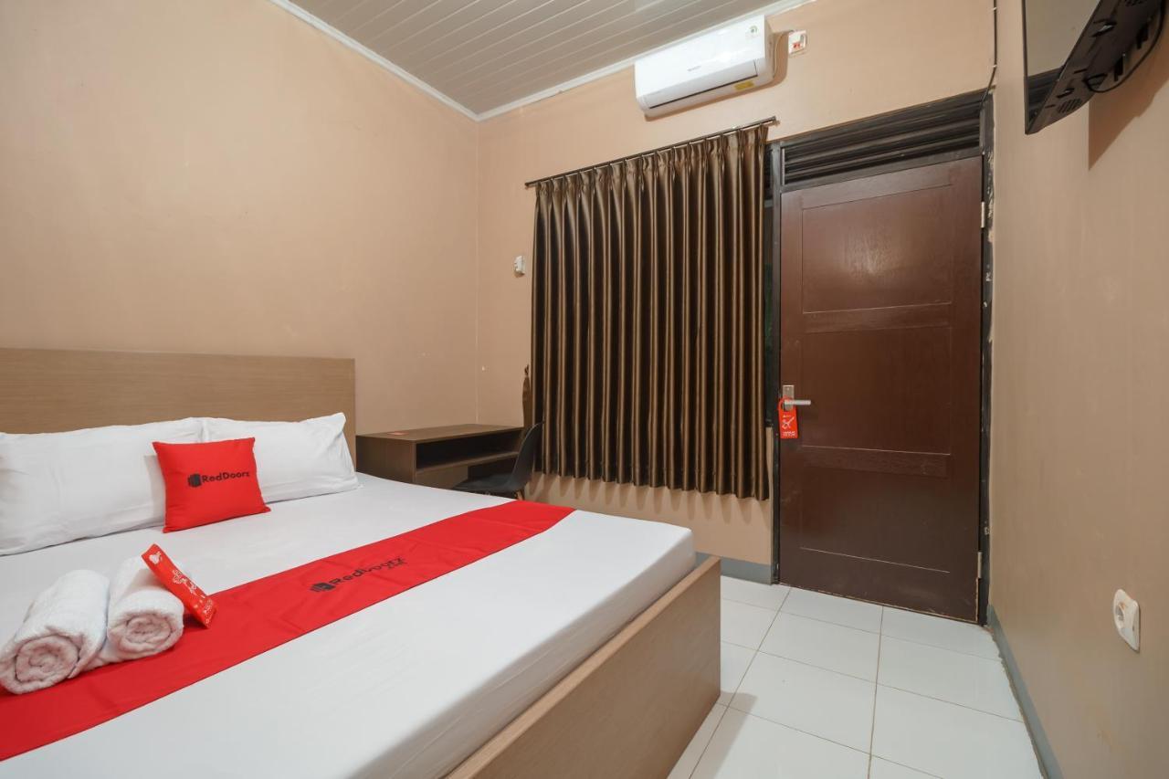 Reddoorz Syariah Near Siloam Hospitals Bulak Kapal Hotel Bekasi Exterior foto