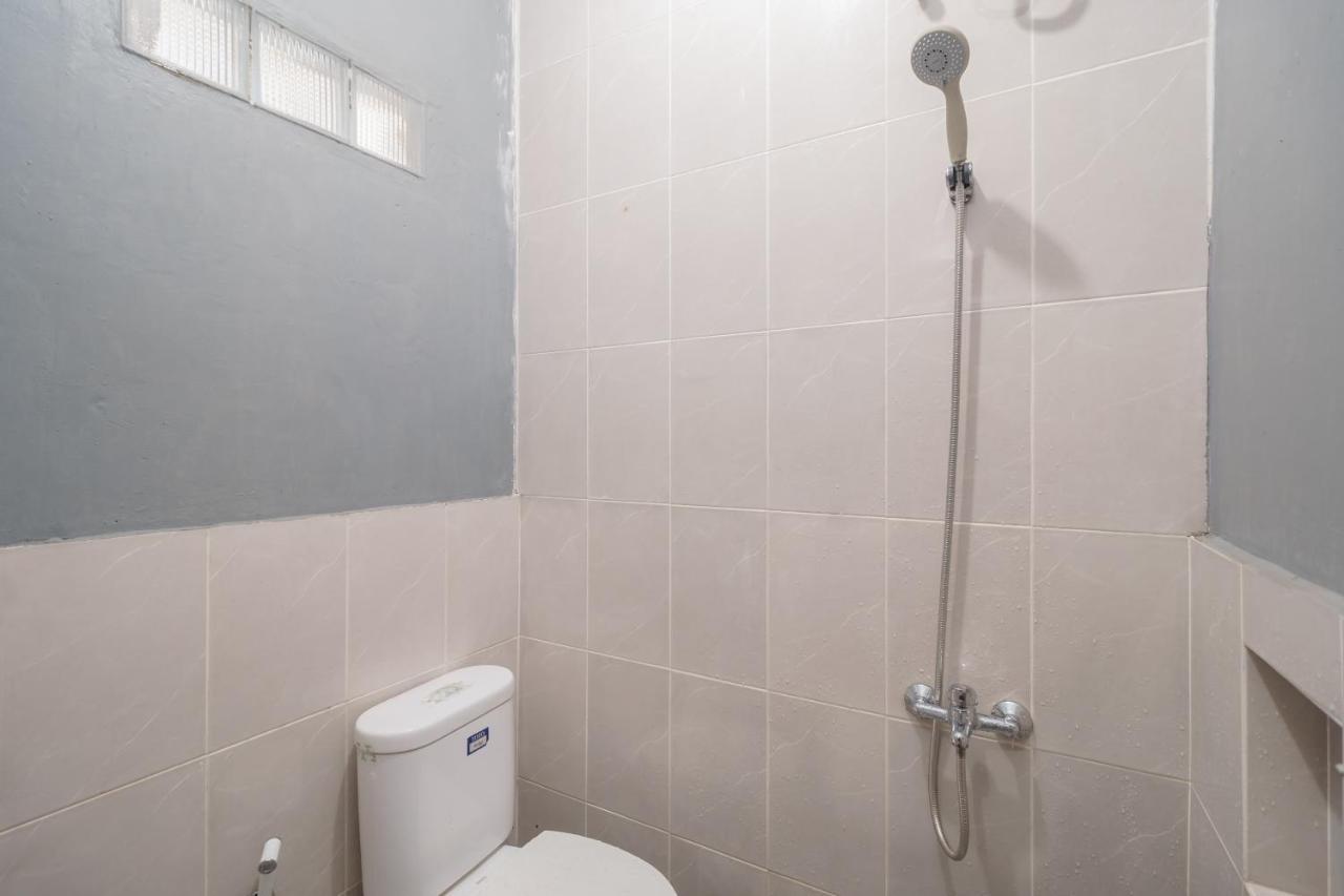 Reddoorz Syariah Near Siloam Hospitals Bulak Kapal Hotel Bekasi Exterior foto