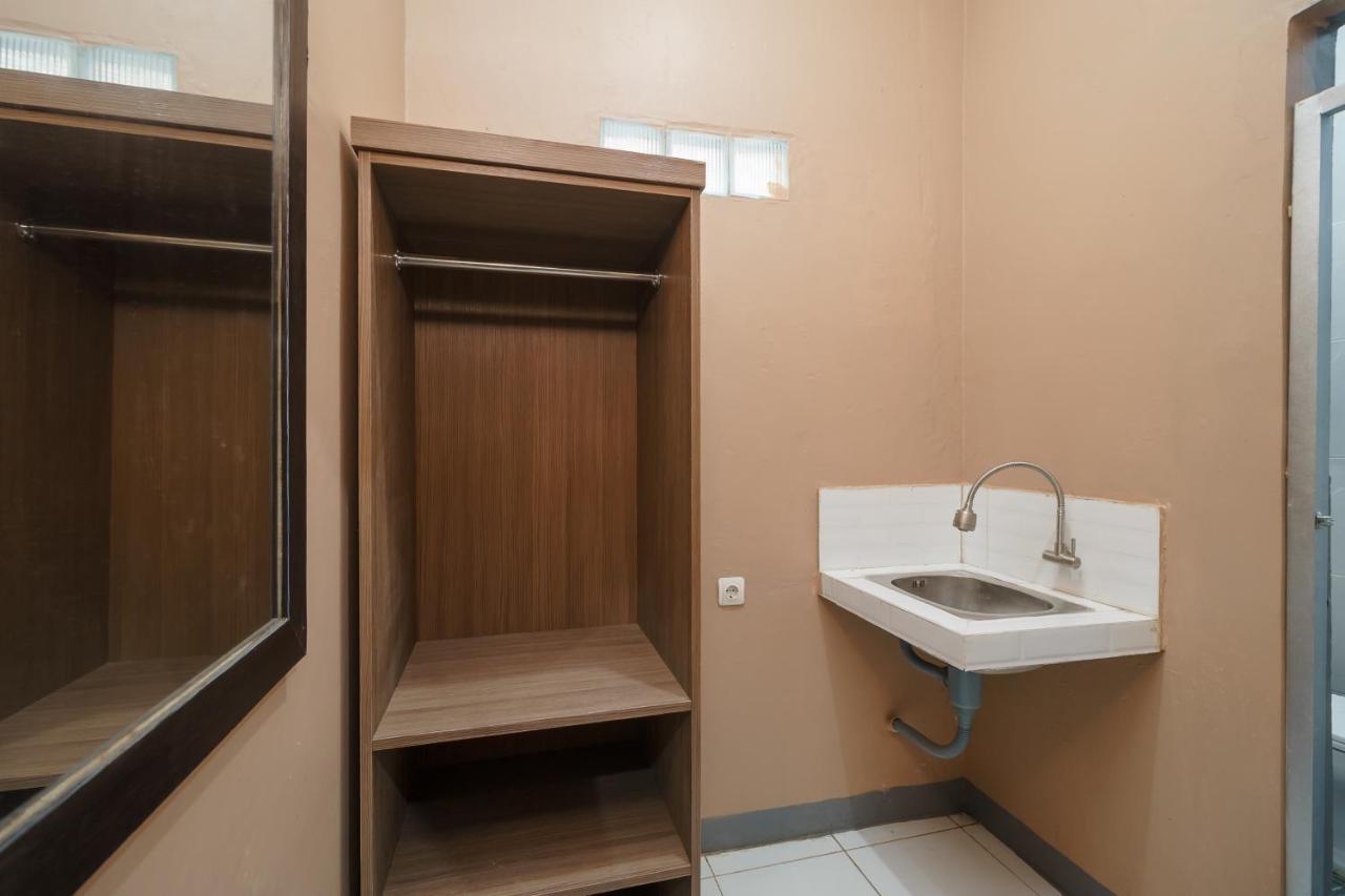 Reddoorz Syariah Near Siloam Hospitals Bulak Kapal Hotel Bekasi Exterior foto