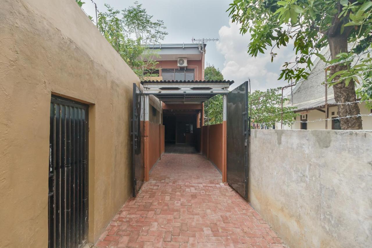 Reddoorz Syariah Near Siloam Hospitals Bulak Kapal Hotel Bekasi Exterior foto